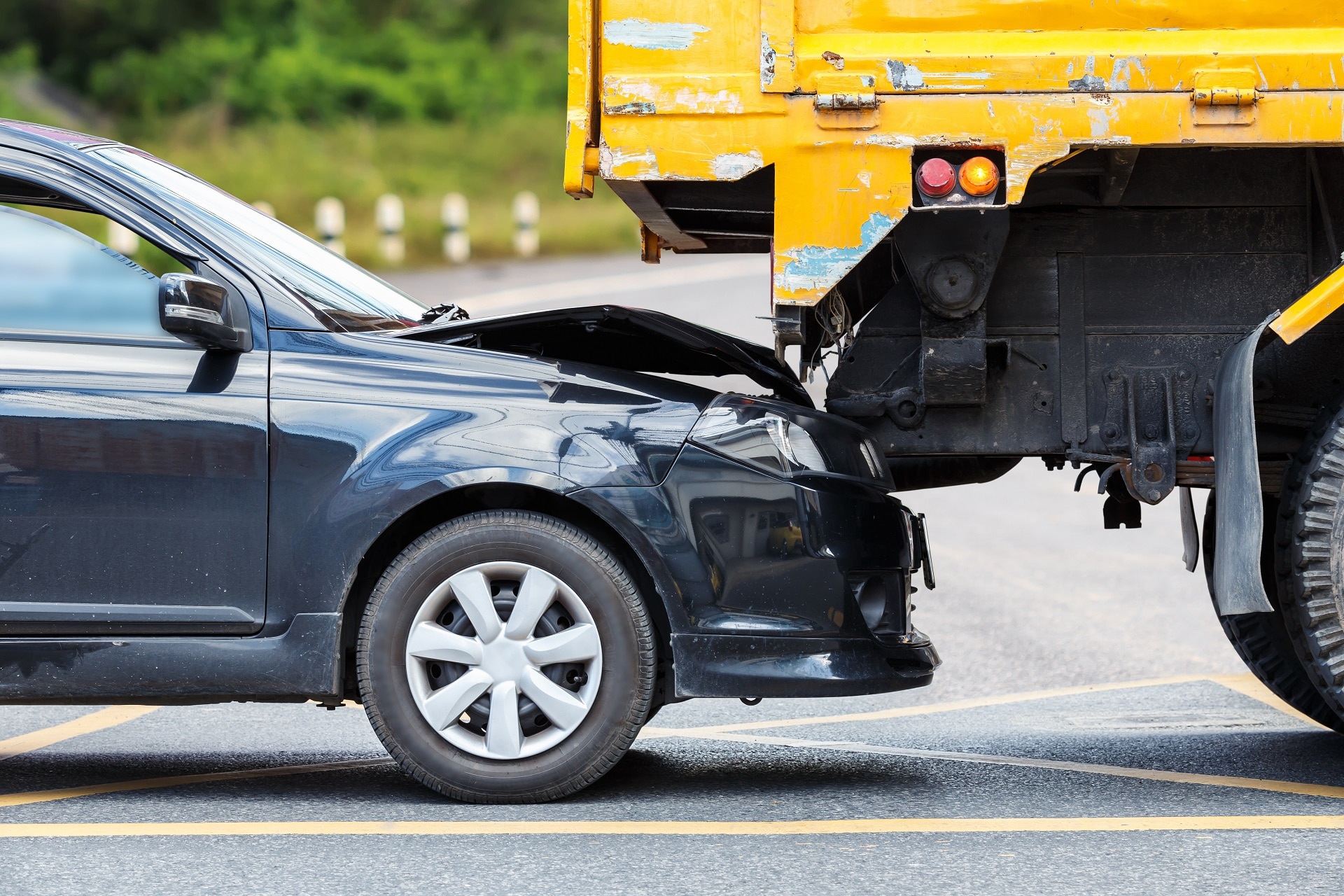 How a Trucking Accident Lawyer Can Help in the Aftermath of an Accident
